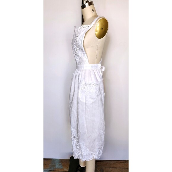 White LINEN Embroidered Apron - Cross Back - Cottage French Country Kitchen 50s - Picture 7 of 10